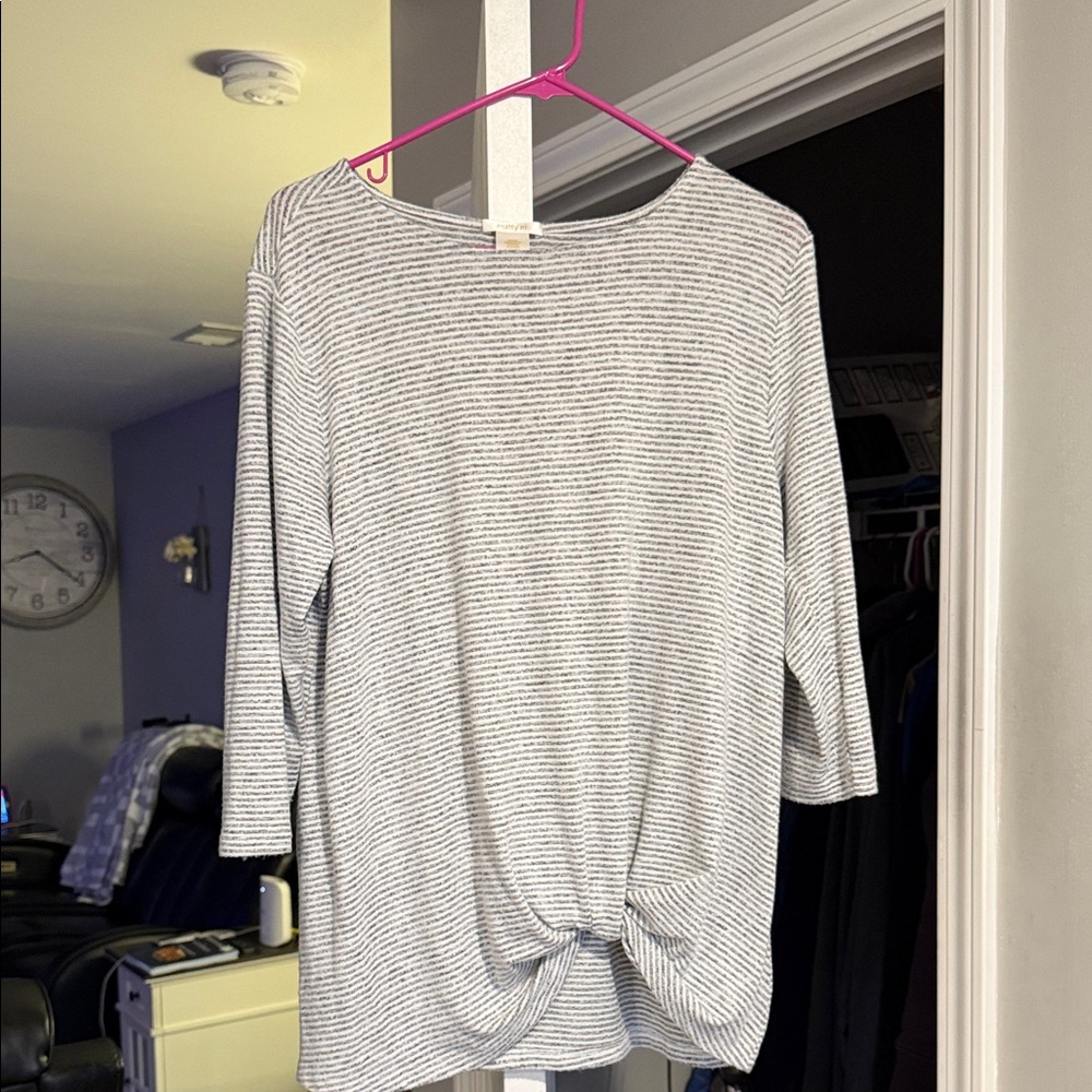 Matty M Size M Gray Striped Long Sleeve Top